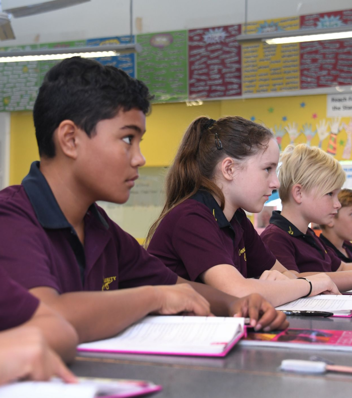 effective-teaching-techniques-image-4 Image of students paying attention as teacher implements effective teaching strategies