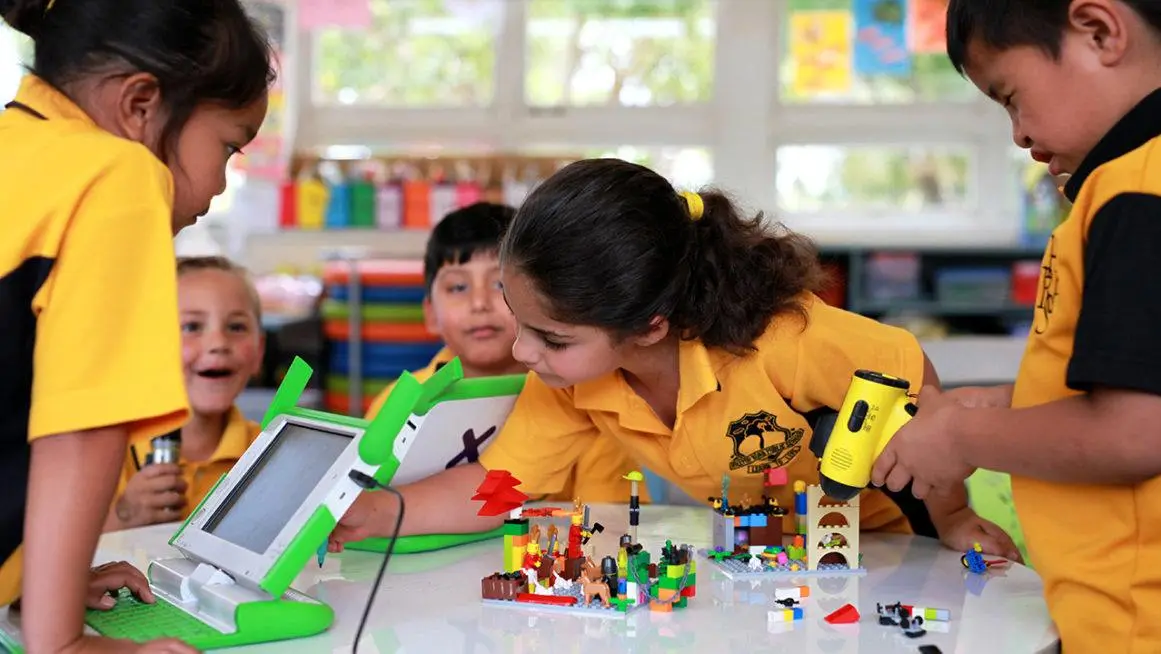 A teacher exemplifying one of the 10 essential classroom management skills as her class is focused and organised.