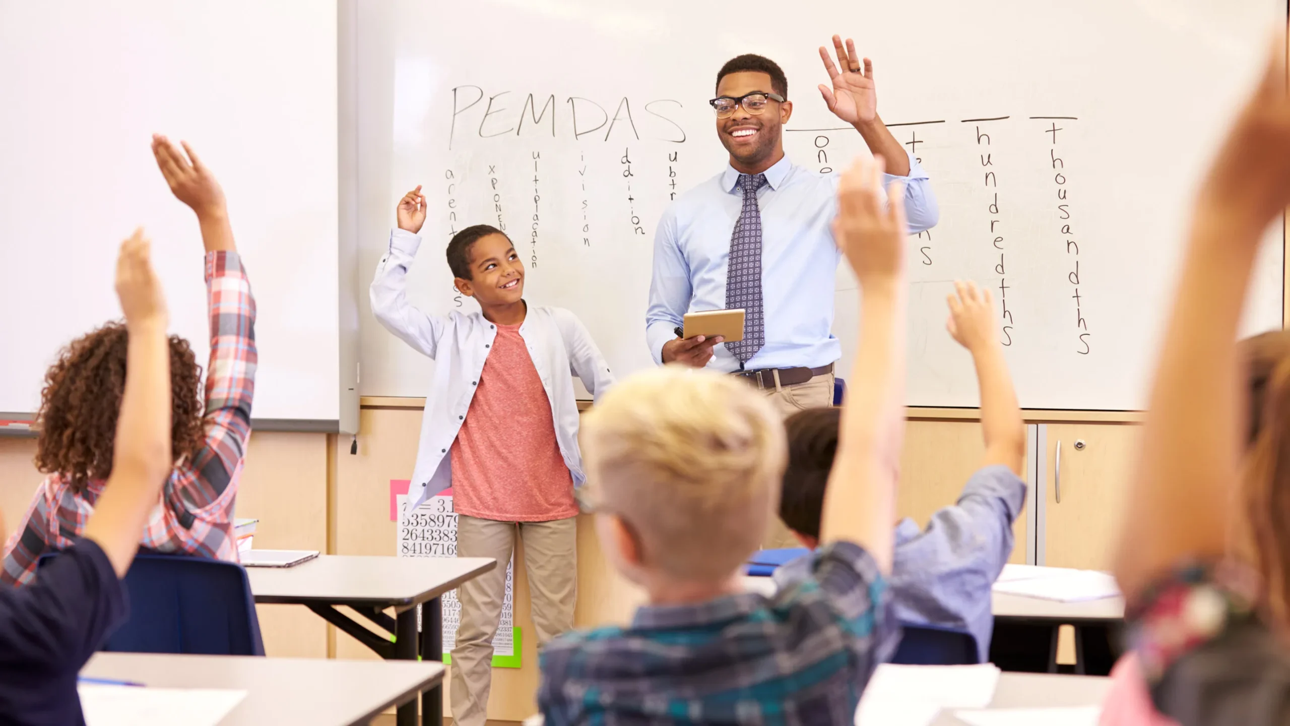 A teacher exemplifying one of the 10 essential classroom management skills as her class is focused and organised.